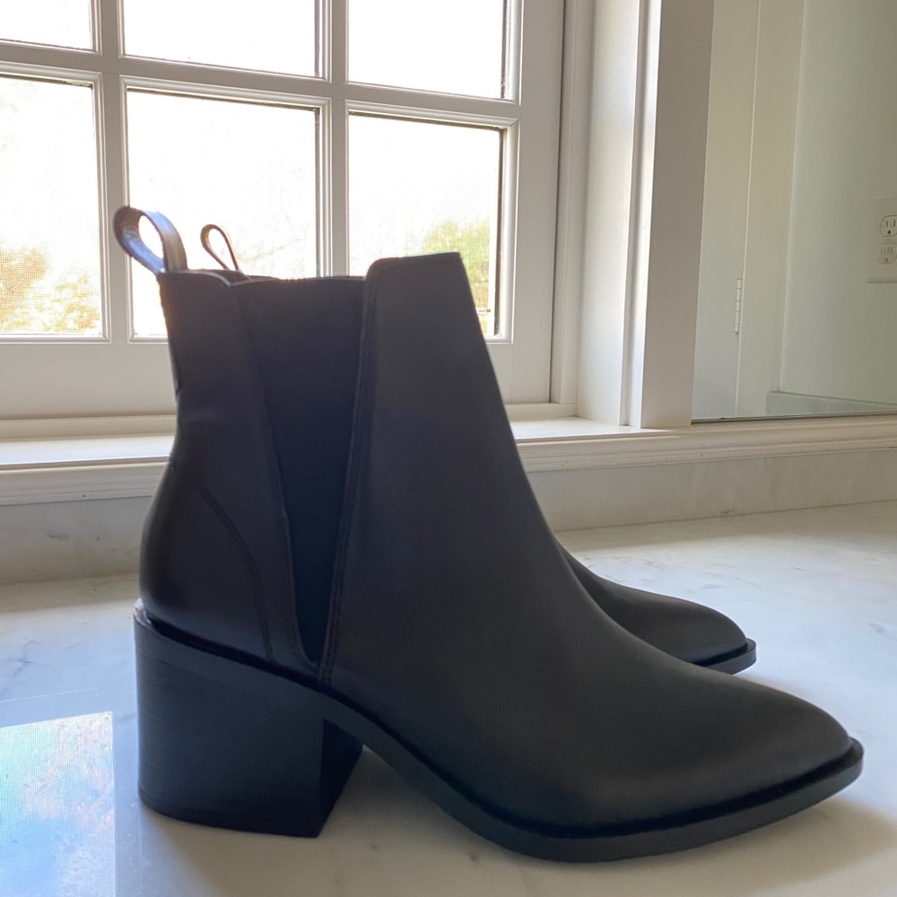 Steve Madden Audience Black Leather Bootie